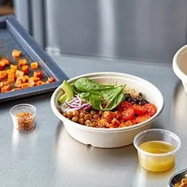 Buddha bowl avec quinoa, patate douce et pois chiches (livraison)